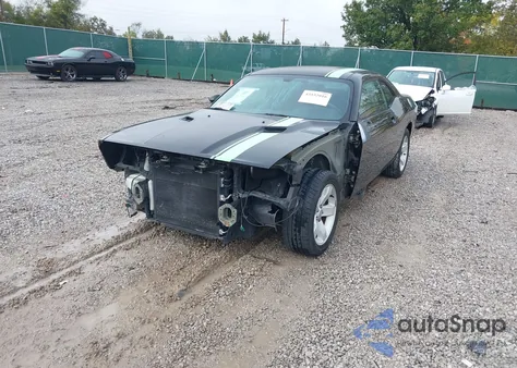 2013 Dodge Challenger Sxt z USA, uszkodzony, nr VIN 2C3CDYAG3DH548883